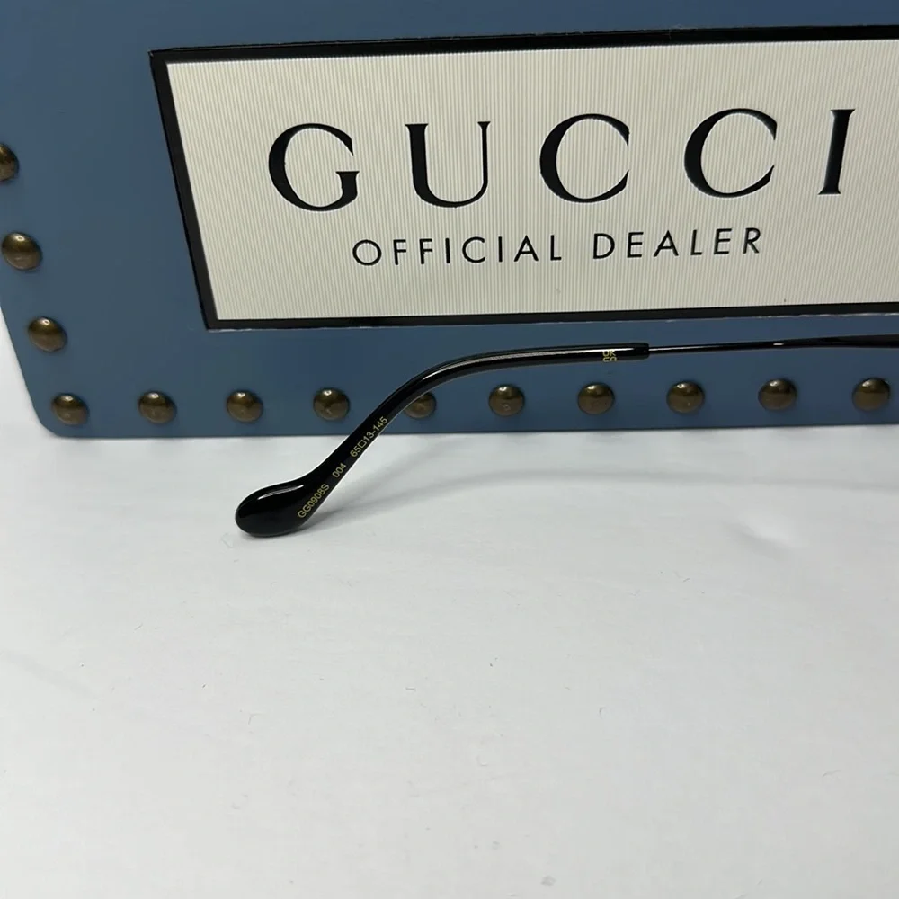 Authentic Gucci super light, stylish and bold design. The latest Gucci GG0908s